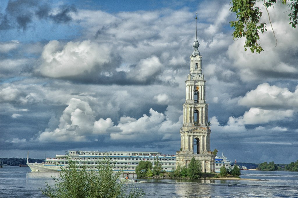 колокольня Никольского собора в Калязине